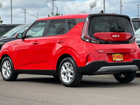 Certified 2023 Kia Soul LX w/ LX Technology Package FWD image 6