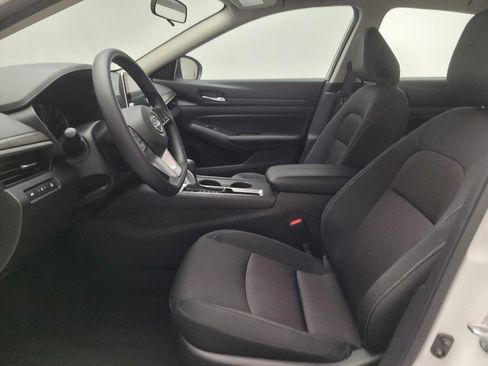 Used 2025 Nissan Altima 2.5 SV FWD image 17