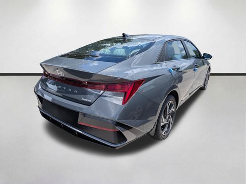 New 2026 Hyundai Elantra Limited FWD image 3