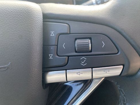 Used 2025 Cadillac XT6 Premium Luxury image 26