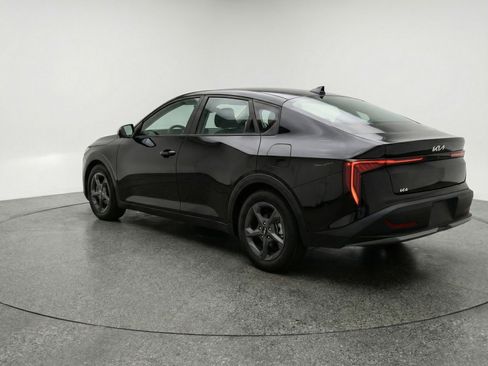 Used 2025 Kia K4 LXS image 6