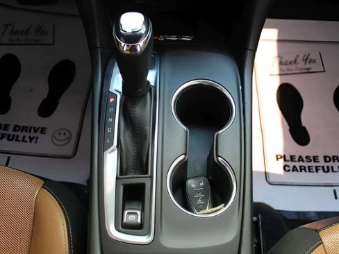 Used 2018 Chevrolet Equinox Premier image 16