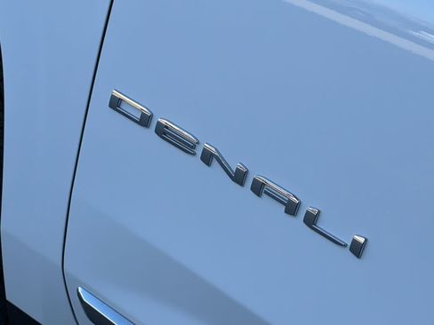 Used 2022 GMC Yukon Denali image 6