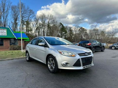 Used 2014 Ford Focus SE w/ SE Sport Package image 3