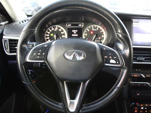 Used 2017 INFINITI QX30 Premium FWD image 15