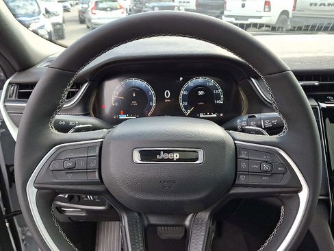 New 2025 Jeep Grand Cherokee Altitude image 14