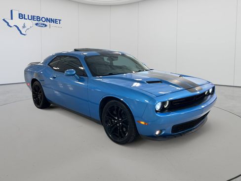 Used 2016 Dodge Challenger SXT Plus RWD image 3