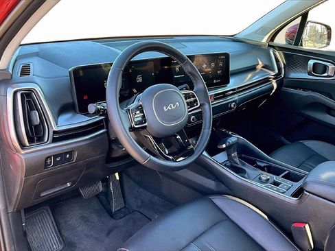 Certified 2025 Kia Sorento EX w/ Panoramic Sunroof Package image 13