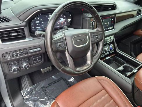 Used 2023 GMC Yukon XL Denali Ultimate AWD/4WD image 11
