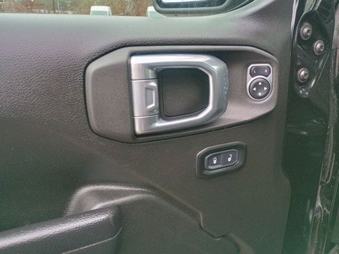 Used 2022 Jeep Wrangler Sport AWD/4WD image 18