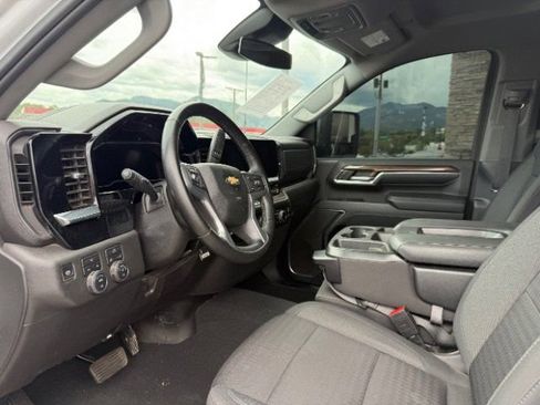Used 2024 Chevrolet Silverado 2500 LT AWD/4WD image 14