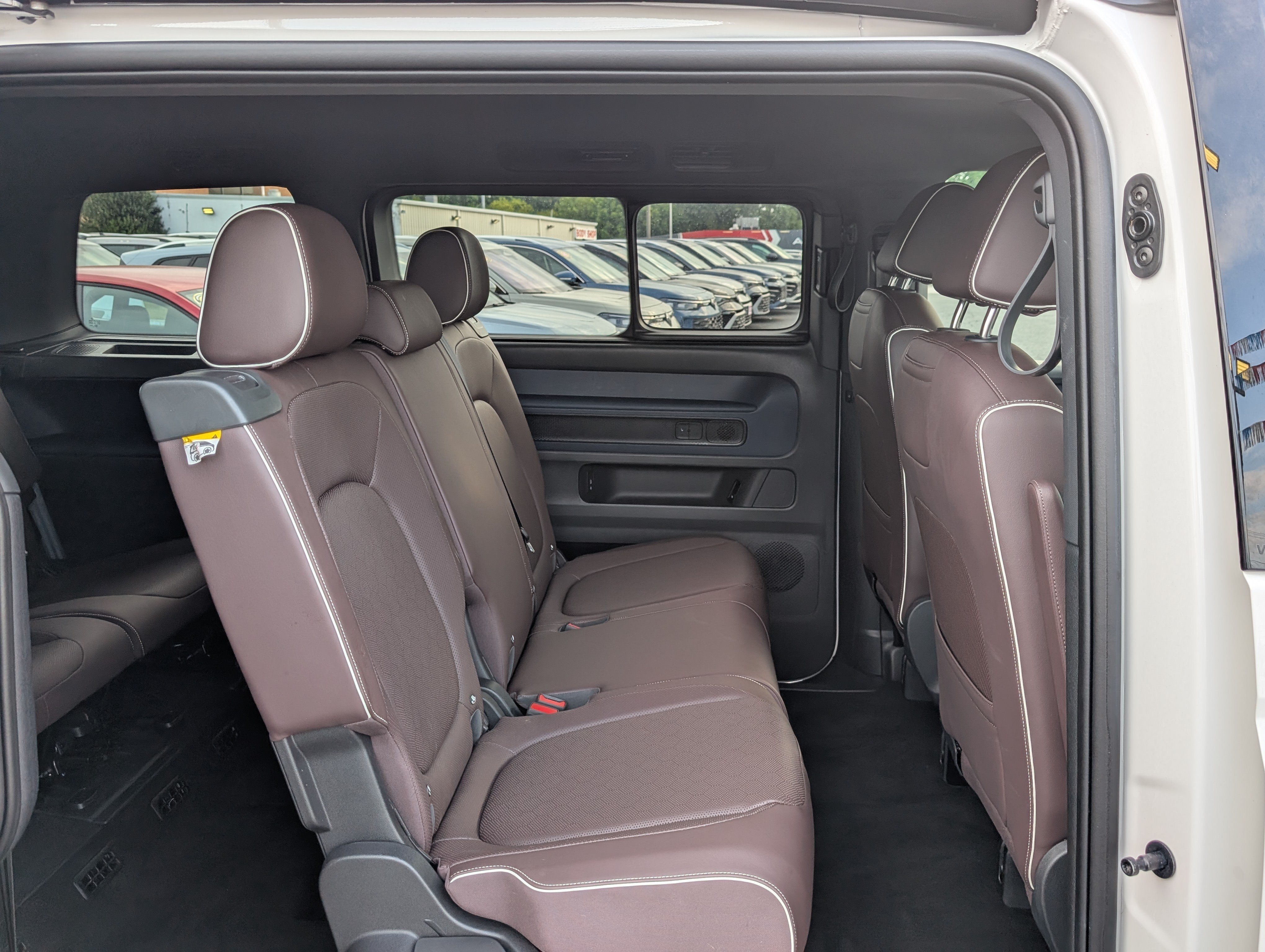 Used 2025 Volkswagen ID. Buzz Pro S RWD image 11