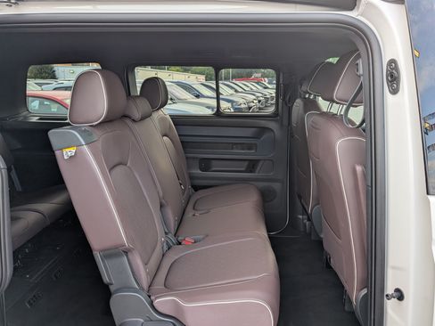 Used 2025 Volkswagen ID. Buzz Pro S Plus RWD image 11