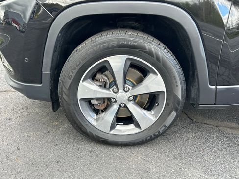 Used 2019 Jeep Cherokee Limited w/ Luxury Group AWD/4WD image 29