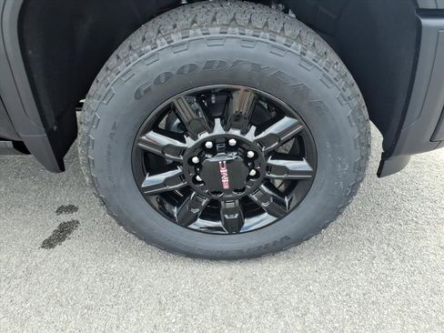 New 2026 GMC Sierra 2500 AT4 w/ AT4 Premium Plus Package image 9
