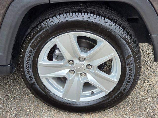 Used 2022 Jeep Compass Latitude FWD image 16