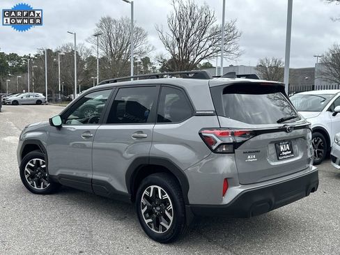 Used 2025 Subaru Forester Premium image 8