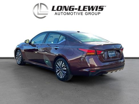 Used 2024 Nissan Altima 2.5 SV image 4