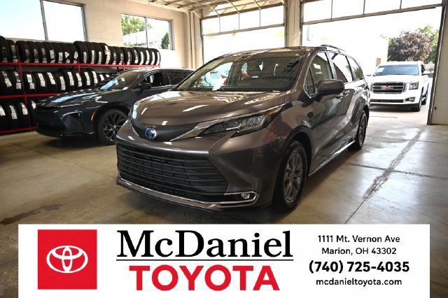 Used 2021 Toyota Sienna XLE w/ XLE Plus Package FWD image 1