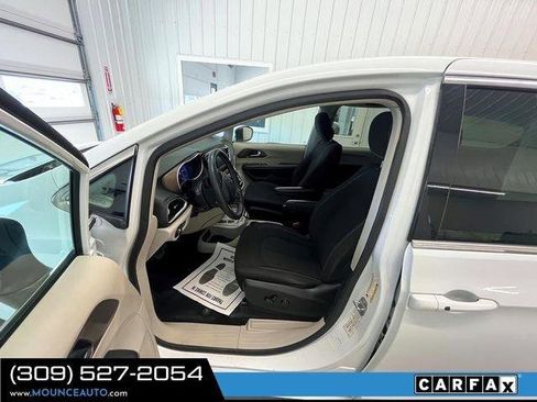 Used 2022 Chrysler Voyager LX FWD image 18