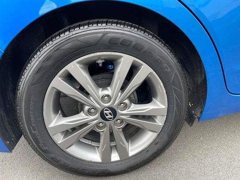 Used 2017 Hyundai Elantra SE image 28
