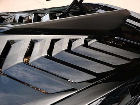 Used 2023 Lamborghini Huracan STO RWD image 11