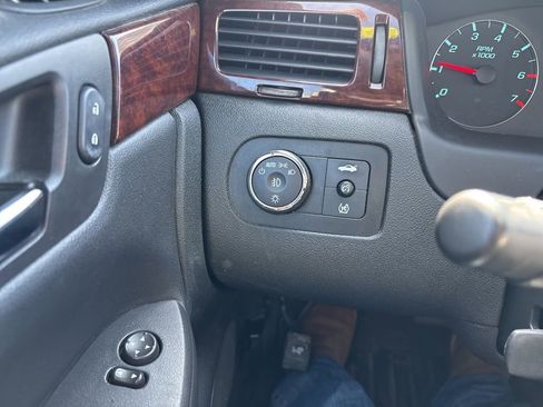 Used 2011 Chevrolet Impala LT w/ Luxury Edition Package image 18