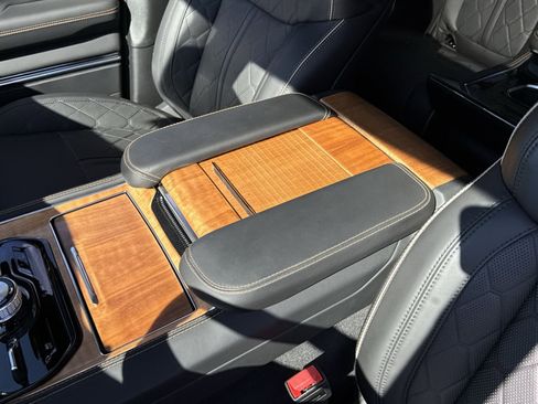 New 2024 Jeep Grand Wagoneer Series III w/ HD Trailer Tow Package image 28