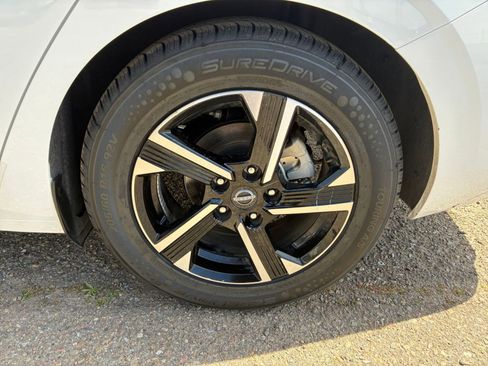 Used 2025 Nissan Sentra SV image 28