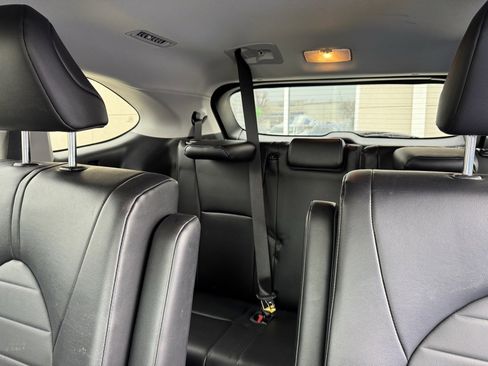 Used 2022 Toyota Highlander XLE image 8