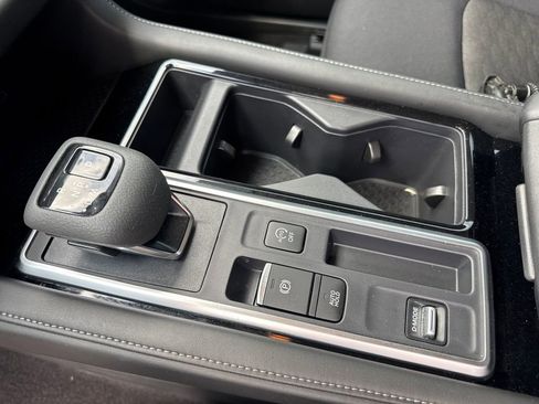 Used 2024 Nissan Pathfinder SV w/ SV Premium Package image 17