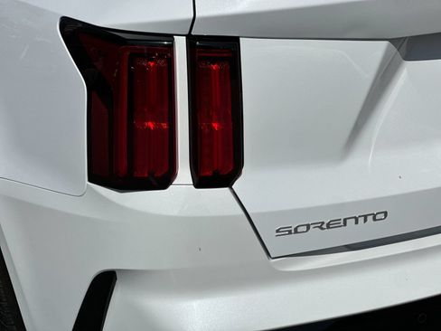 Certified 2023 Kia Sorento SX AWD/4WD image 38