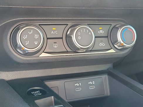 Certified 2025 Nissan Kicks SV image 34