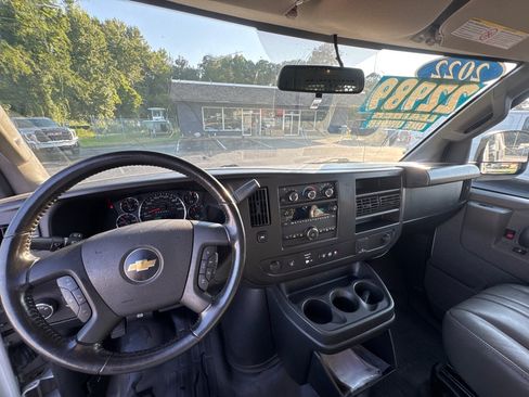 Used 2022 Chevrolet Express 3500 Extended w/ Driver Convenience Package RWD image 14