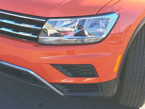 Used 2018 Volkswagen Tiguan S image 33