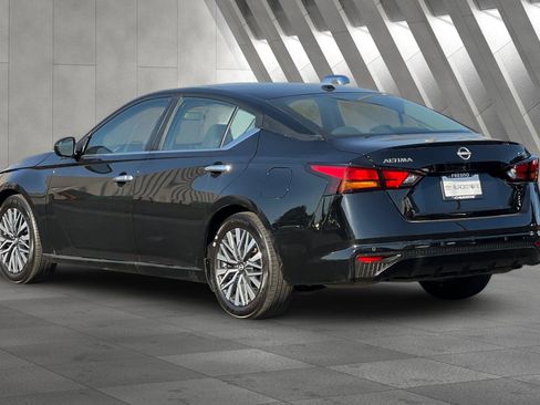 Used 2024 Nissan Altima 2.5 SV image 6