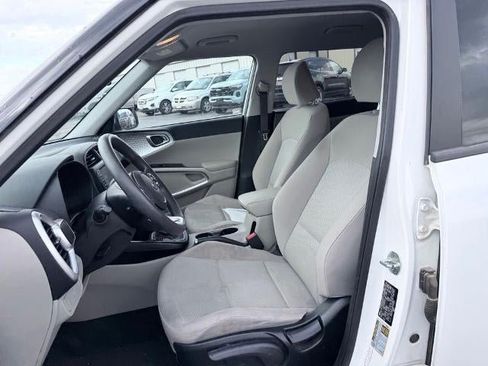 Used 2021 Kia Soul LX FWD image 11