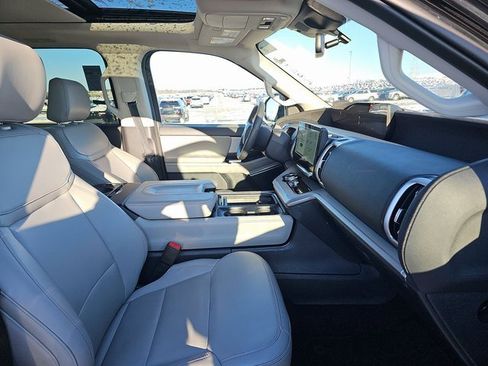 Used 2025 Ford Expedition Active image 16