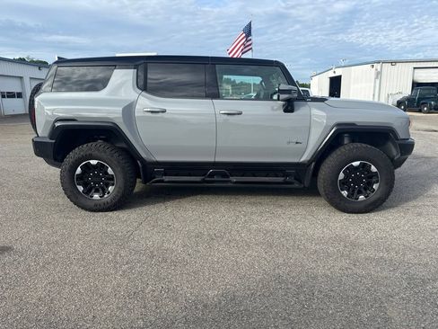 Used 2024 GMC Hummer EV 2X w/ Extreme Off-Road Package AWD/4WD image 6
