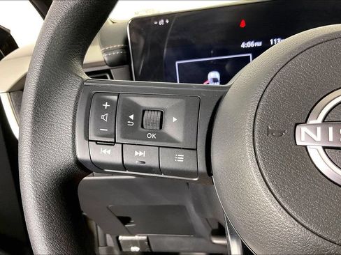Used 2025 Nissan Kicks SV AWD/4WD image 23