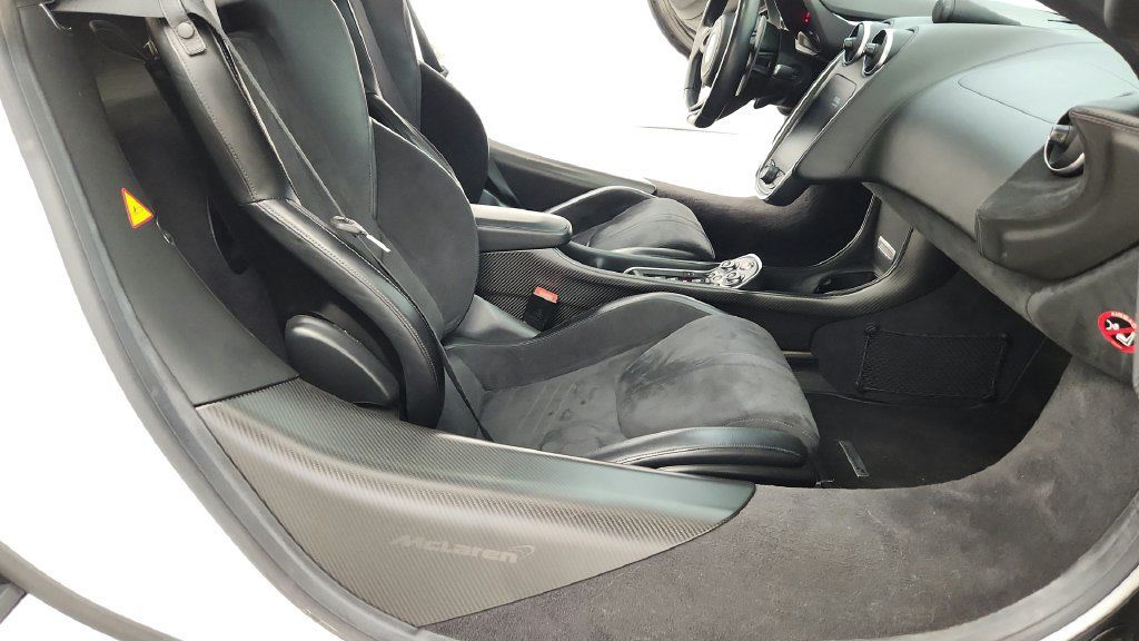 Used 2019 McLaren 600LT RWD image 40