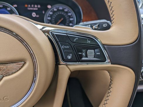 Used 2018 Bentley Bentayga AWD/4WD image 27