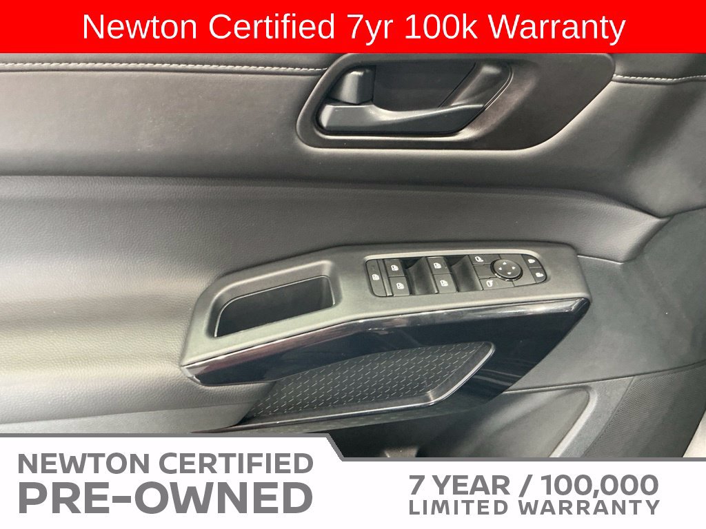 Used 2025 Nissan Pathfinder SV w/ SV Premium Package FWD image 41