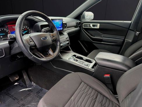 Used 2020 Ford Explorer XLT image 12