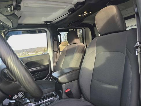 Used 2020 Jeep Gladiator Sport w/ Quick Order Package 24S image 11