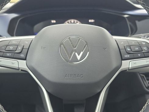 Used 2022 Volkswagen Taos SE w/ Panoramic Sunroof Package image 26