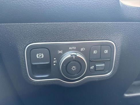 Used 2025 Mercedes-Benz GLB 250 image 19