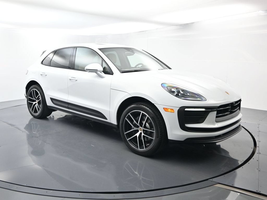 Certified 2026 Porsche Macan AWD/4WD image 17