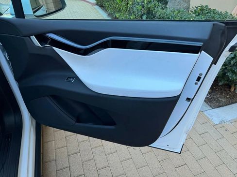 Used 2021 Tesla Model X Long Range AWD/4WD image 17