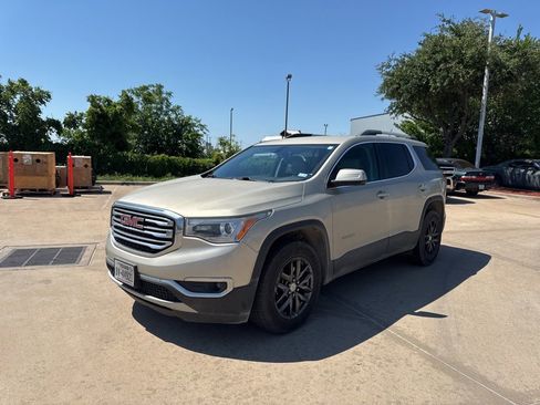 Used 2017 GMC Acadia SLT FWD image 1